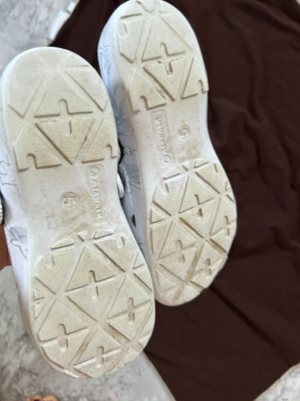 airwalk like crocs womens size 5 sandals shoes five light weight foam - Picture 4 of 4